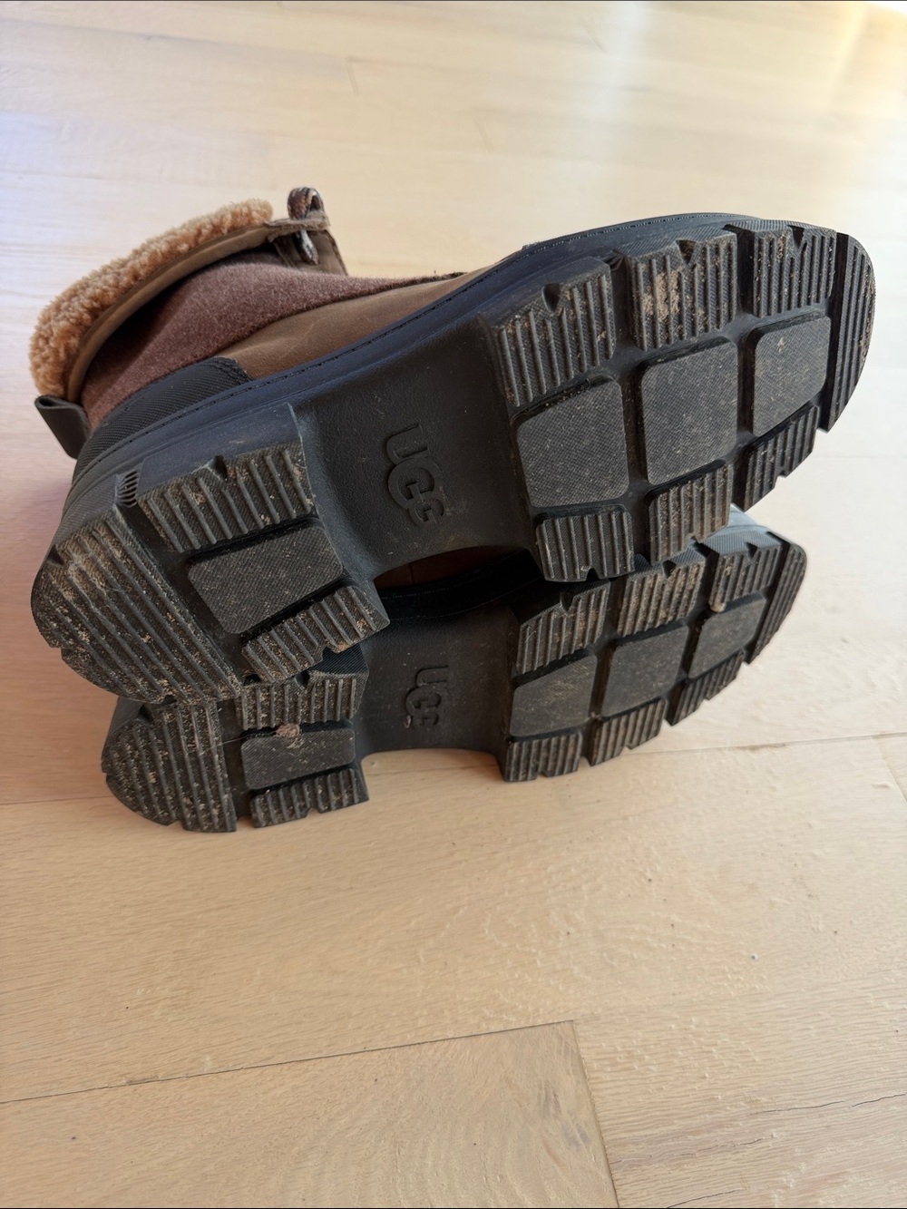 UGG - Picture 10 of 12